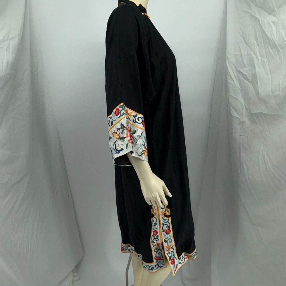 Vintage Jade Lantern Black Silk Embroidered Chinese Robe Duster Coat Floral Trim - Picture 4 of 16